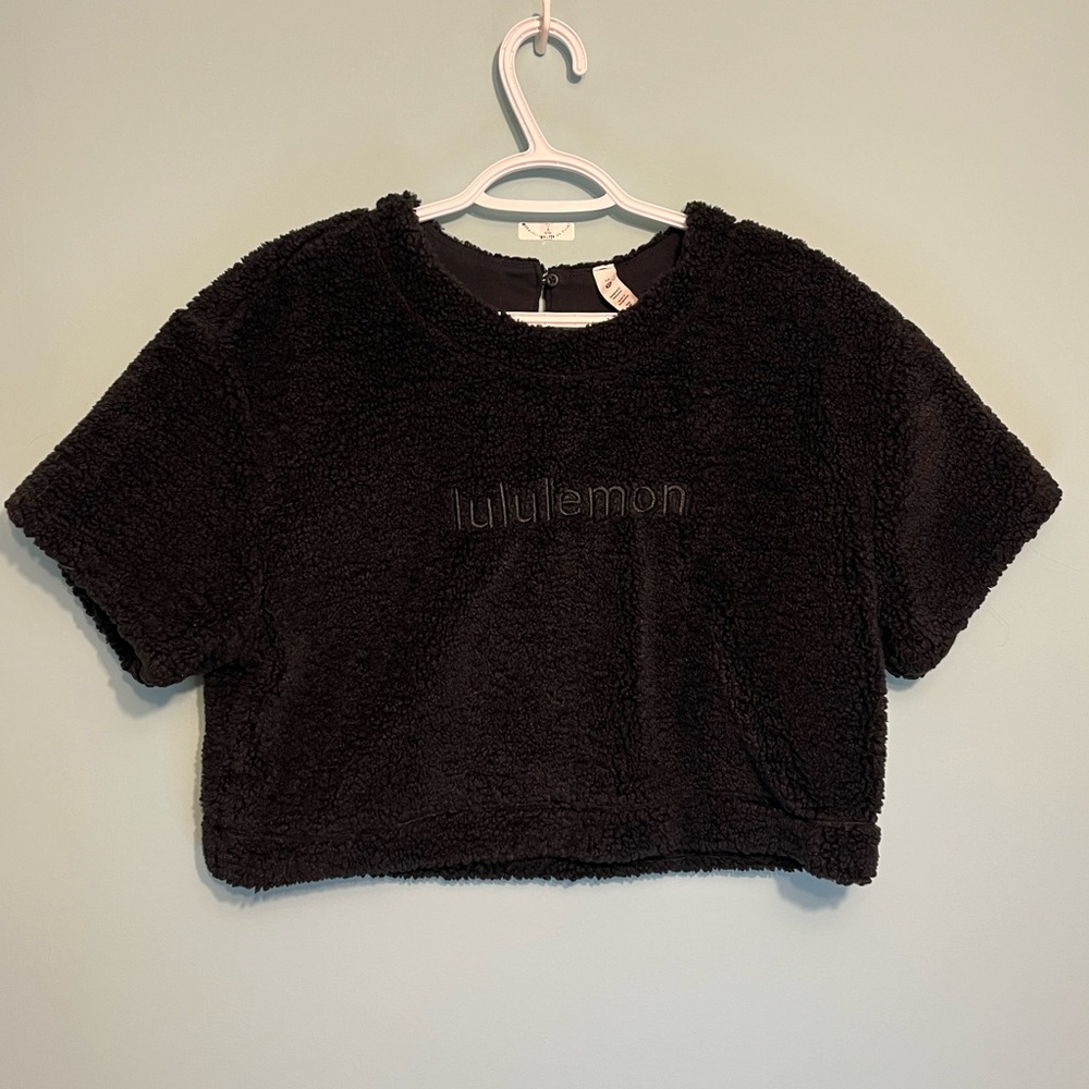 Lululemon textured fleece embroidered logo t-shirt size 10
